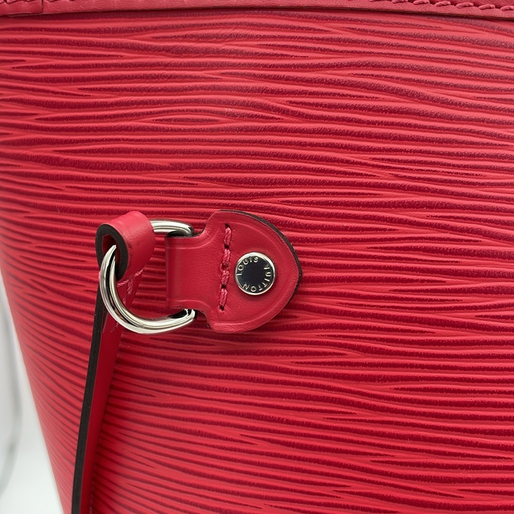 Authentic Louis Vuitton Neverfull Tote in Epi Leather - Picture 7 of 17
